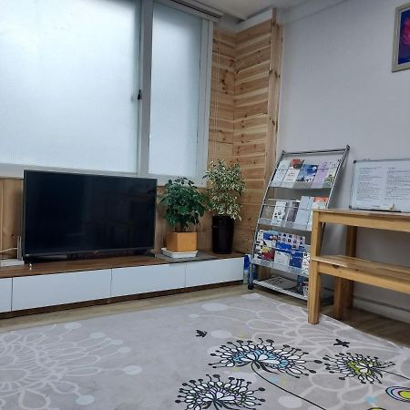 J&J Guesthouse Чонджу Екстер'єр фото