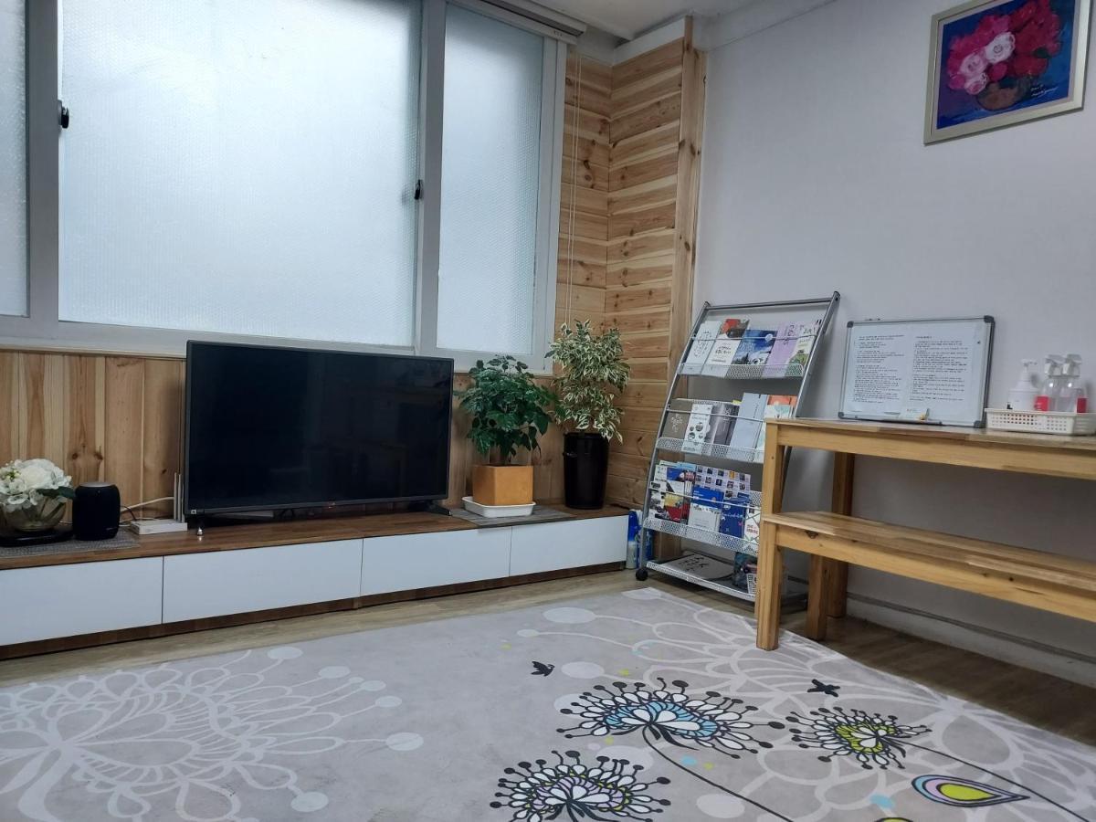 J&J Guesthouse Чонджу Екстер'єр фото